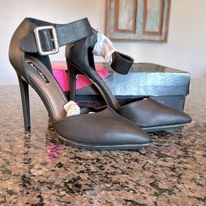 Michael Antonio Lillie’s black strap pointed toe pump heel NIB 8.5